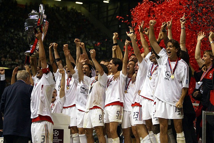 Milan vô địch năm 2003 sau khi hạ Juve.